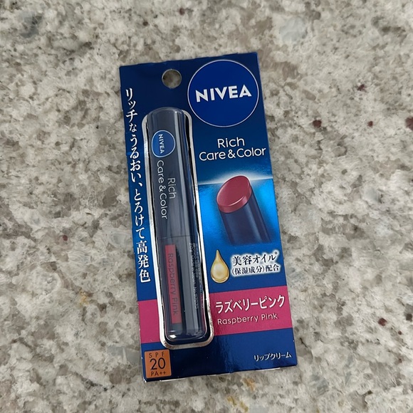 Nivea Rich Care & Color Lip Balm SPF 20 PA++ Raspberry Pink BNIB - Picture 1 of 2